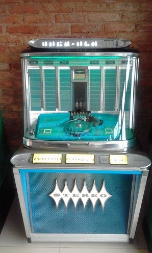 COSTA-RICA-ROCKOLA-REGIS-JUKEBOX-OUTSOURCING.jpg