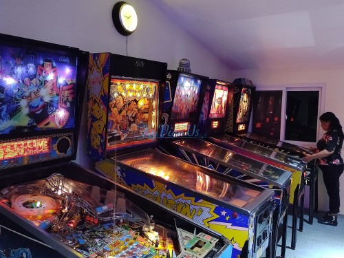 FIVE-PINBALL-MACHINES-COSTA-RICAS-CALL-CENTER.jpg