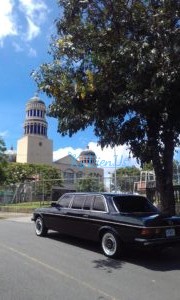 Parroquia-de-la-Santisima-Trinidad-en-Barrio-Mexico.-COSTA-RICA-MERCEDES-LIMOUSINE-SERVICE-FOR-WEDDINGS-1-300x180.jpg